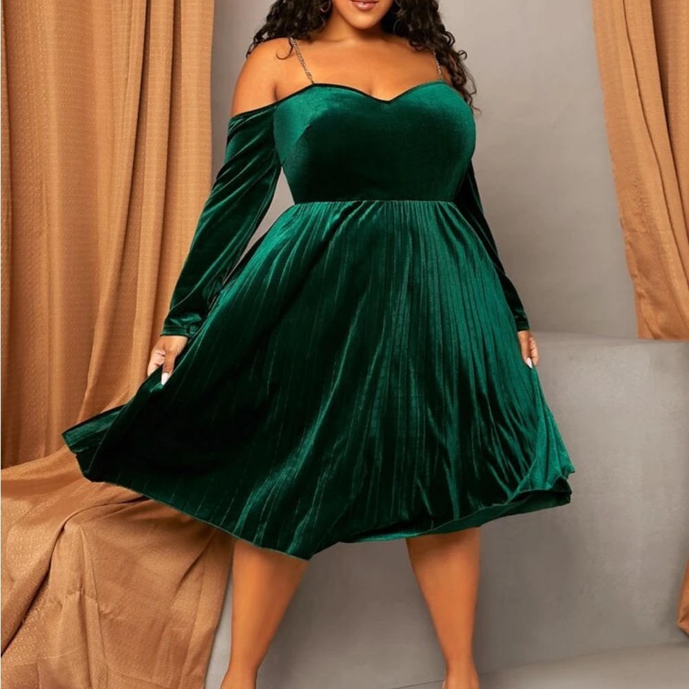 Elegant Green Velvet Dress